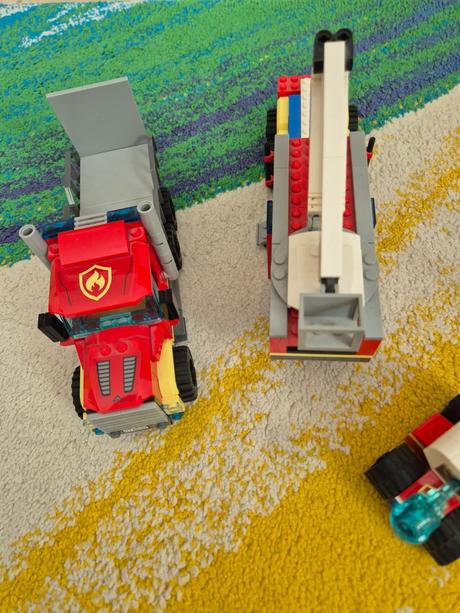 Lego city veliteľská stanica,