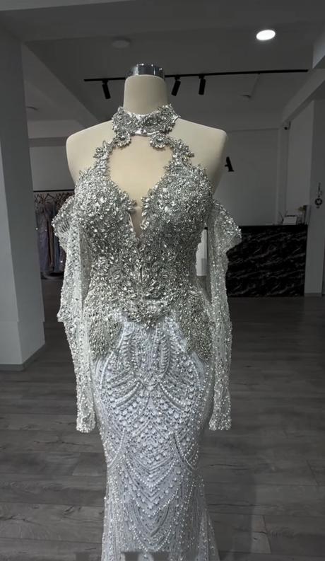 Kamienkové šaty, l