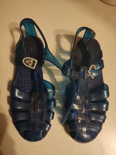 Šľapky do vody, 37