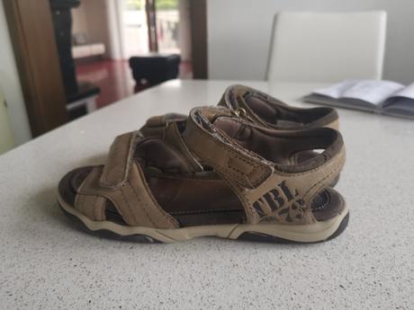 Skolske prezuvky alebo sandale, timberland,37