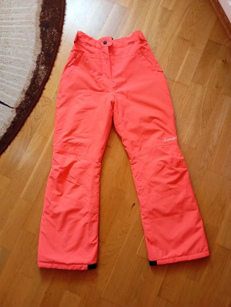 Nádherné neónové otepľovačky, 146