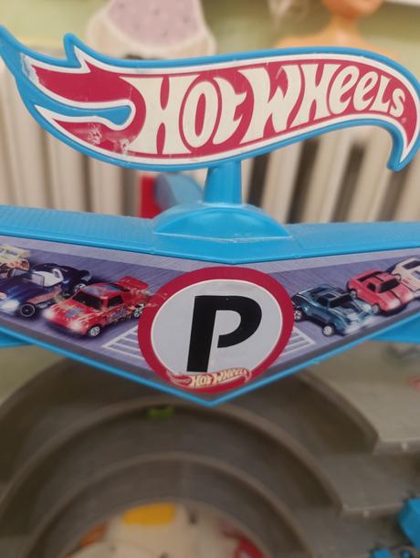 Hotwheels autogaraz/draha,