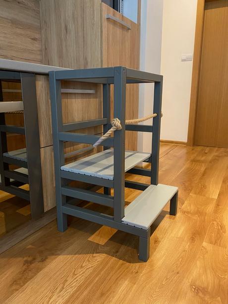 Učiaca veža montessori.,