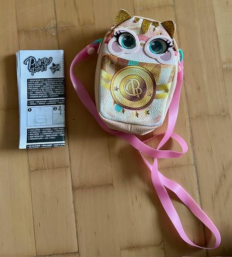 Kabelka macka  pre dievcata vydava zvuky, 