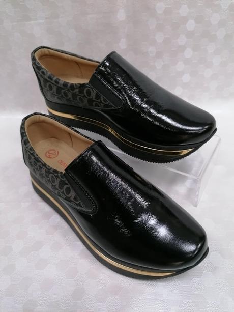 Čierné lakované kožené topánky olivia 22202169 z, 36 / 40