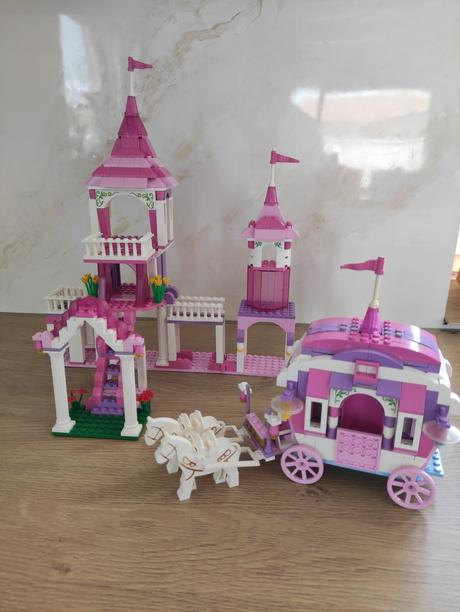 Zamok s kocom a postavickami,