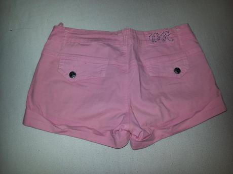 Ružové kraťasky, 40