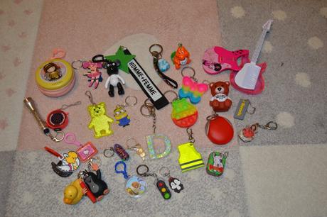 Sada rôznych príveskov 30 ks,