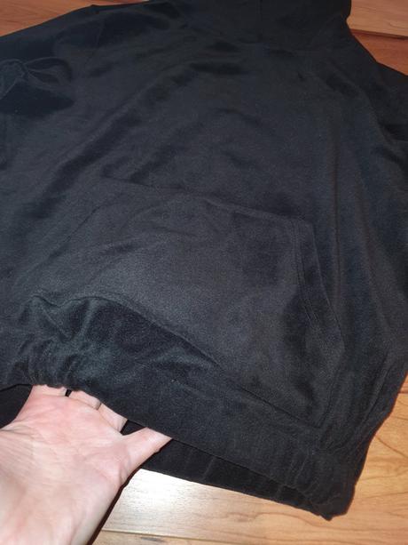 Úžasná čierna mikina 146-152, 146