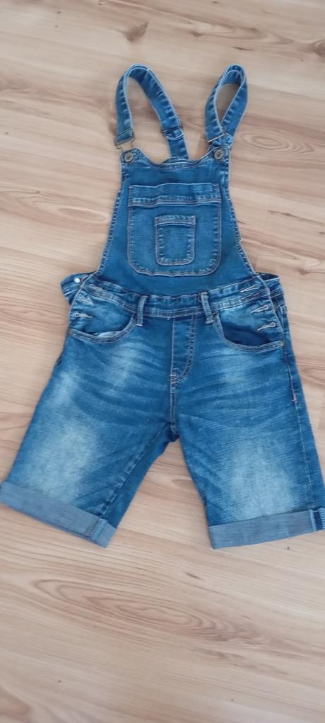 Kraťasy, green trees,152