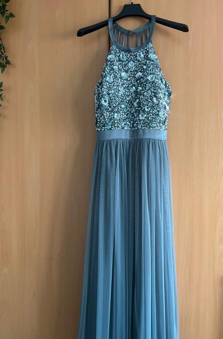 Spoločenské šaty, 32