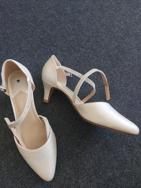 Slávnostné lodičky, 39