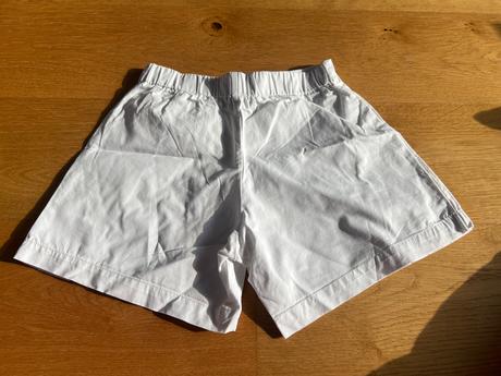 Dievcenske platene sortky, 146