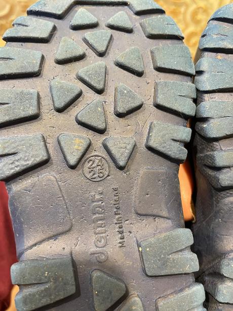 Demar gumáky, demar,24