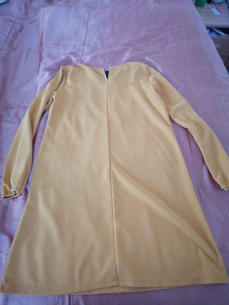 Horčicové šaty, l