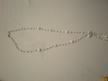 Biely nárdelník z gorálok, 