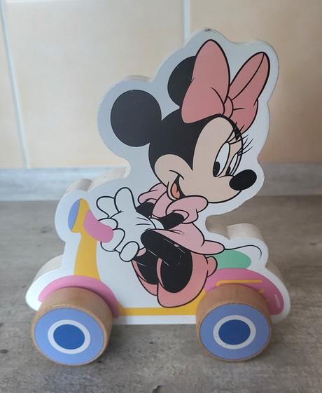 Drevené autíčko minnie, 