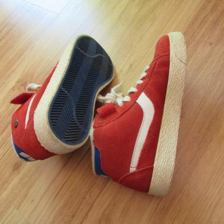 Červené tenisky, next,31