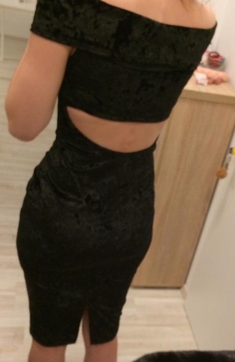 Čierne zamatové šaty boohoo, 38