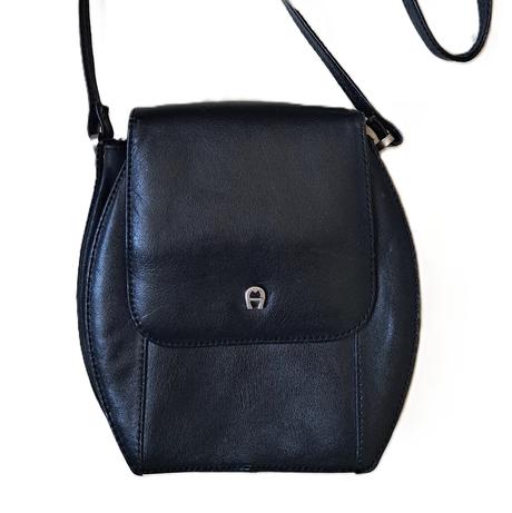Dámska kožená crossbody kabelka zn. aigner,
