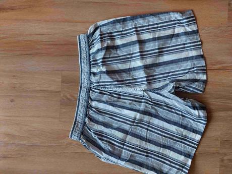 Šortky pásikavé, 46