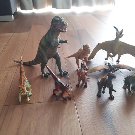 16ks dinosaurov + kniha,