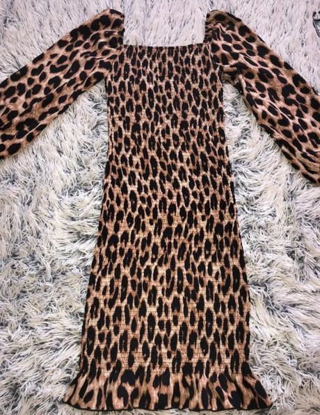 Šaty so zvieracím vzorom, s