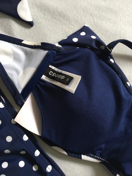 Dvojdielne bodkované plavky s volánom, 34