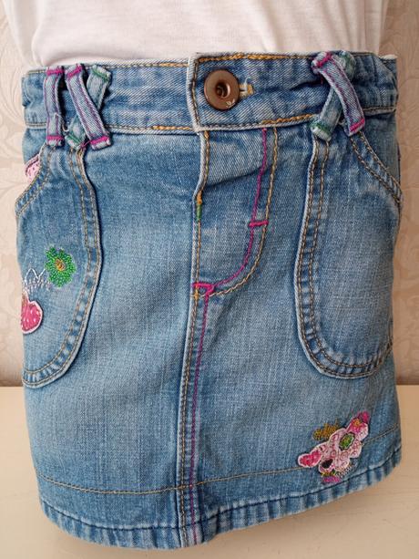 Dievčenská rifľová sukňa s nášivkami,2-3 r., marks & spencer,92