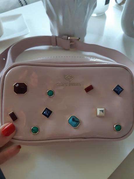 Ľadvinka  katy perry, 