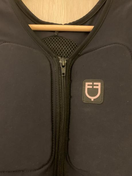 Ochranná (súťažná) vesta na kone, zandona