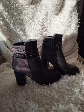 Dámske členkové čižmy na podpätku, 36