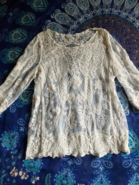 Biely krajkový top s dlhým rukavom, m