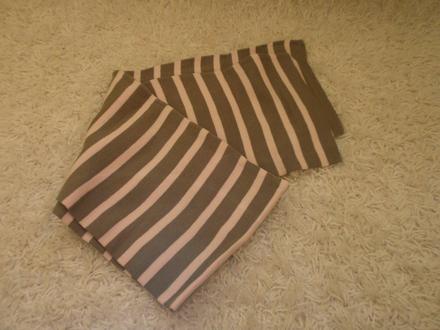 Šál s prúžkami, 158