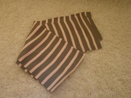 Šál s prúžkami, 158