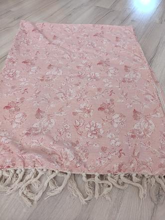 Krásne kvietkované deky,