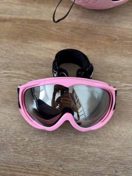 Lyžiarska prilba a okuliare v.s, s