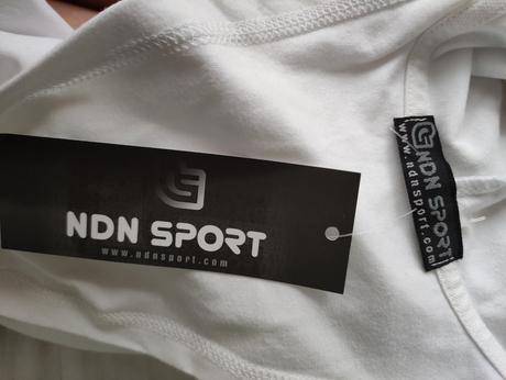 Predam nove tricko s kapucnou do fitka vel.xs, xs