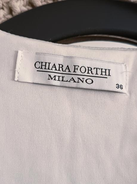 Krásne čipkované šaty, s