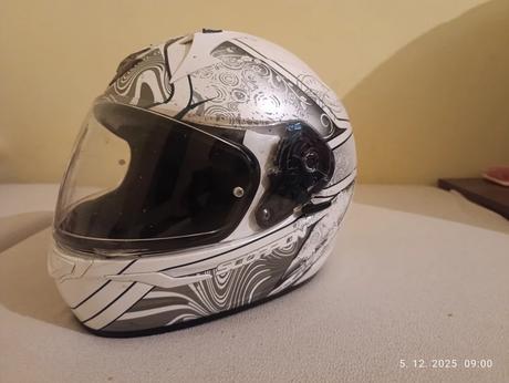 Prilba na motorku,