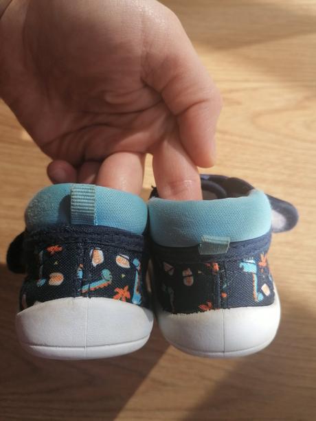 Topánočky s potlačou dinosaurov, h&m,20