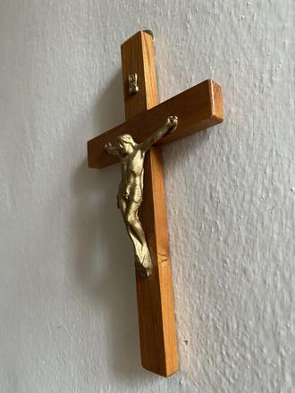 Drevený krížik na stenu,