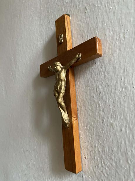 Drevený krížik na stenu,