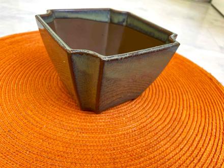 Perleťový starožitný črepník, 