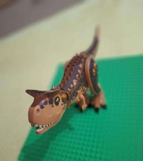 Lego jurassic world veľký carnotaurus karnotaurus,