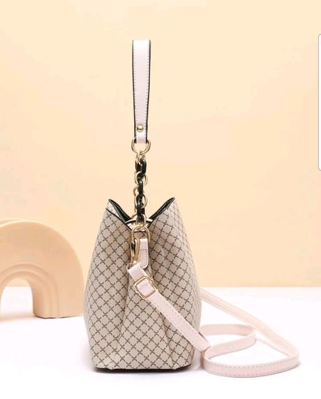 Kabelka s retiazkou,