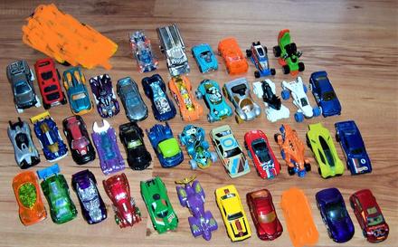 Autíčka hot wheels,