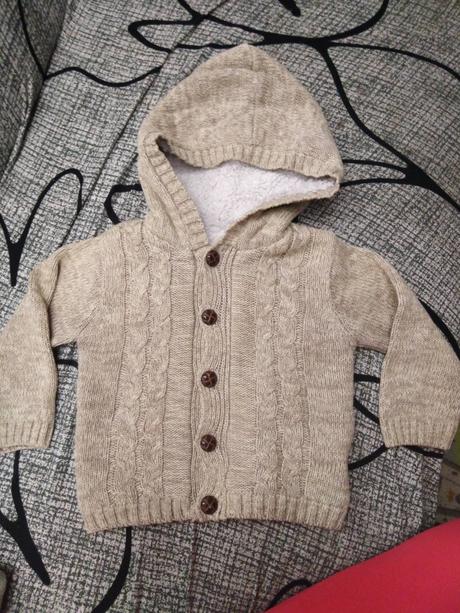 Svetrík vnútri s kozusinkou, 86