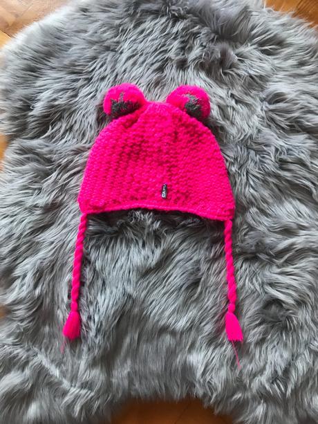 Krásna dievčenská čiapka,