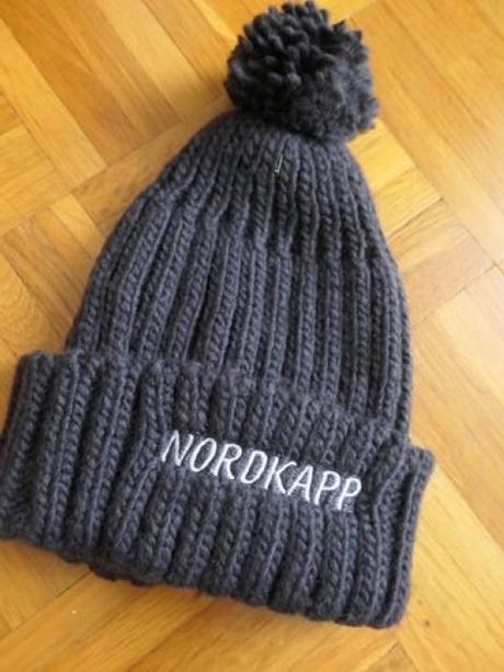 13 ks rozne kvalitne,krasne damske/detske ciapky, desigual,m